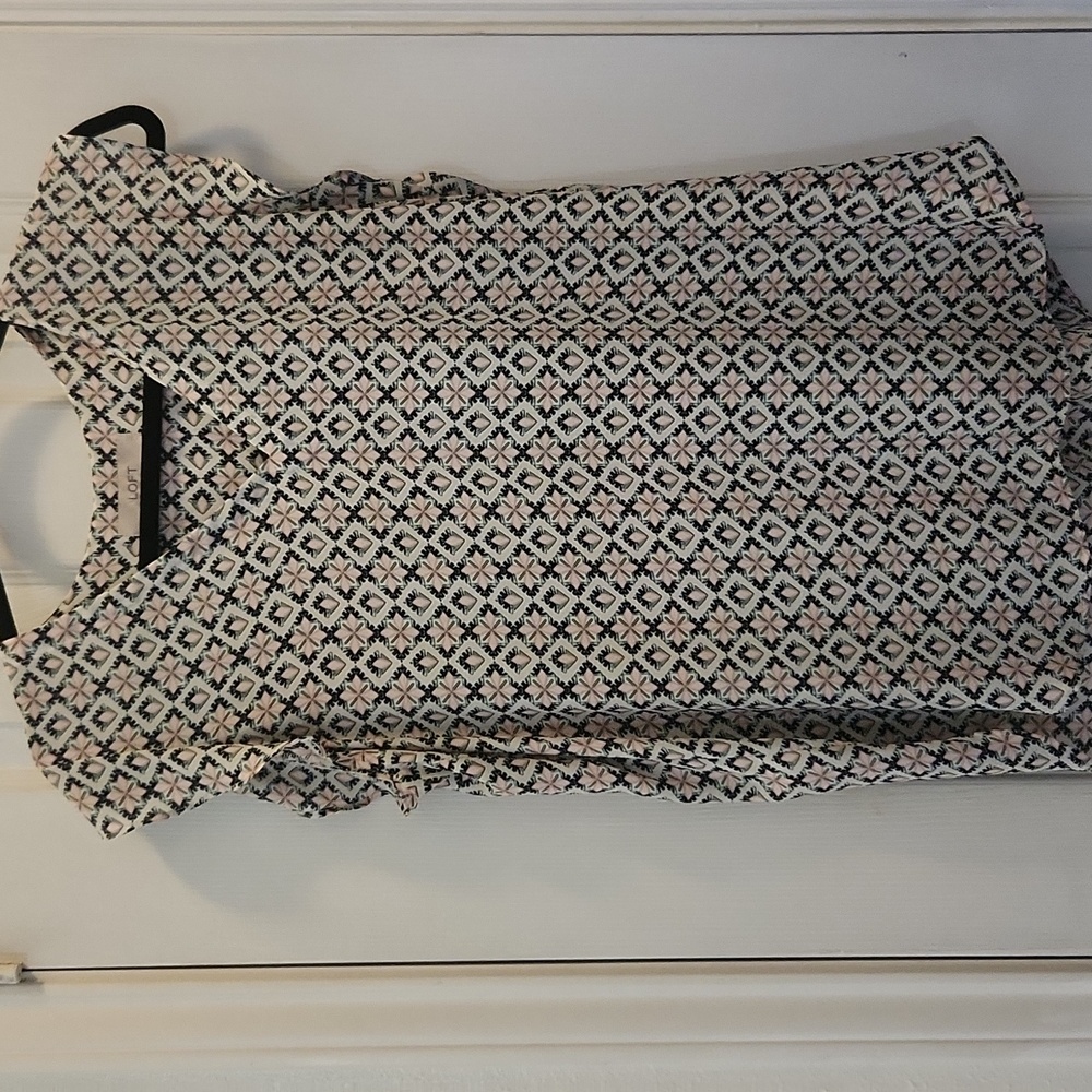 Assortment Of ANN TAYLOR AND LOFT Tunic tops - Picture 8 of 9